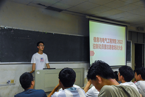 4164d9517b96494ab35bb6a806e81570.jpg 符明伟.jpg
