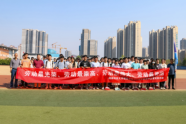 02023b75ece54db39176f899fd3cc40a.jpg 合影3.JPG