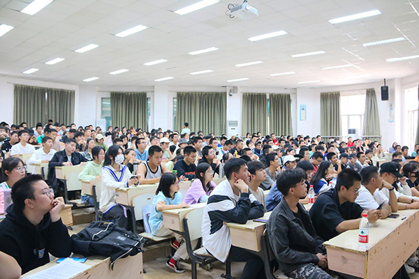30f63d01f0a84fb99f9a348fb1ba6cb1.jpg 观众2 .JPG