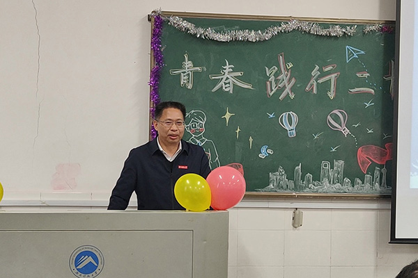 7fe3b78624c94462baa3c7dd68e6b8cf.jpg 校党委副书记刘友金2.jpg