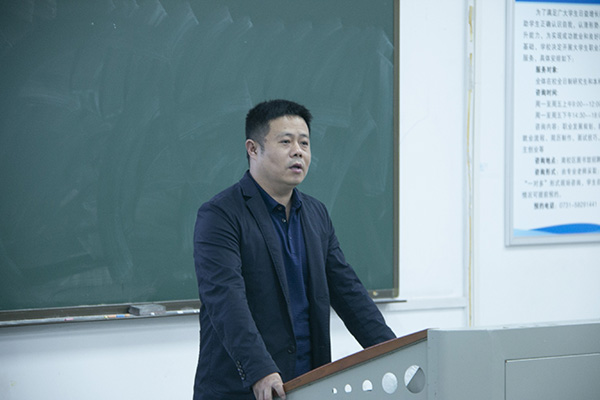 e9860ad2ee2e419ab202a5621512cc58.jpg 卢明.jpg