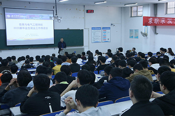 eed01a0b1595480ca3b154e3dbab1e37.jpg 现场.jpg