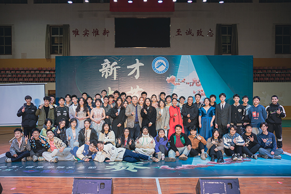 fdda3903d61c4914919046b7137628b6.jpg 合影.jpg