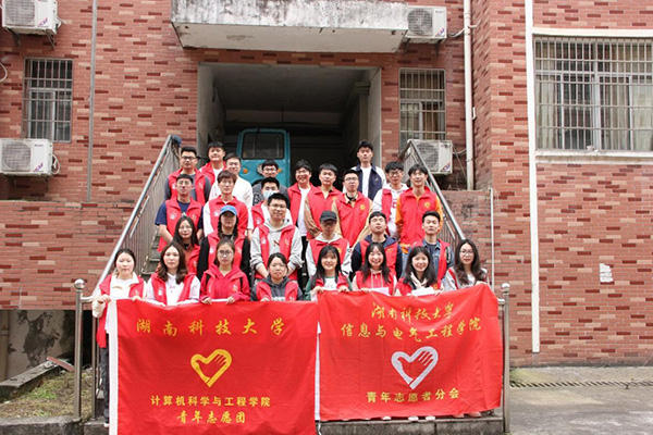 663cacdeebeb4f9eab144c44e72af9fa.jpg 合影.jpg