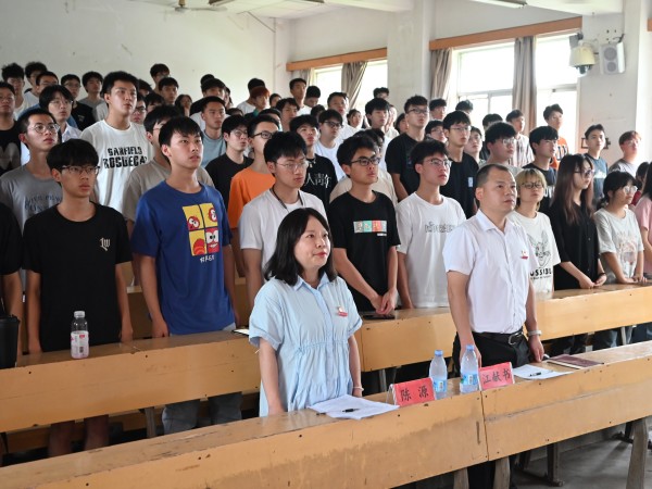 3ae3dd9d1bbc4bb290d63701bff953e9.jpg 结业典礼现场.jpg