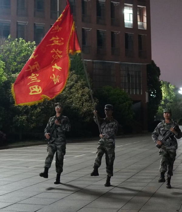 63ac2c6c9eec4061829f7cb8a69b1e9f.jpg 周子超6_副本.jpg