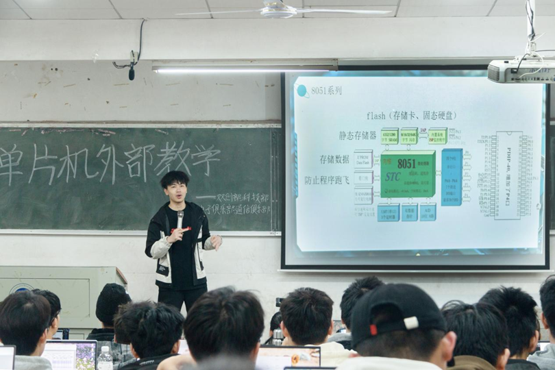 1dbb36c6d9354b6bb2cfa669bb0891ae.png 单片机图片1.png